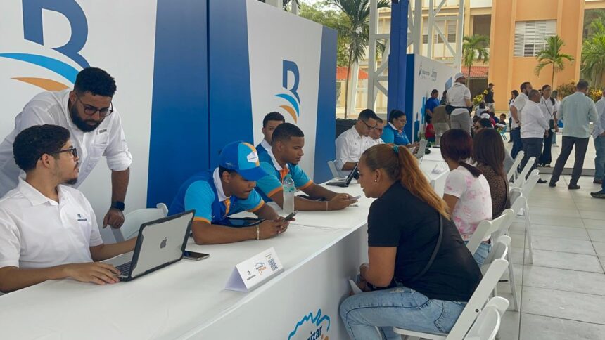 Banreservas impulsa la inclusión financiera con jornada de bancarización en San Francisco de Macorís
