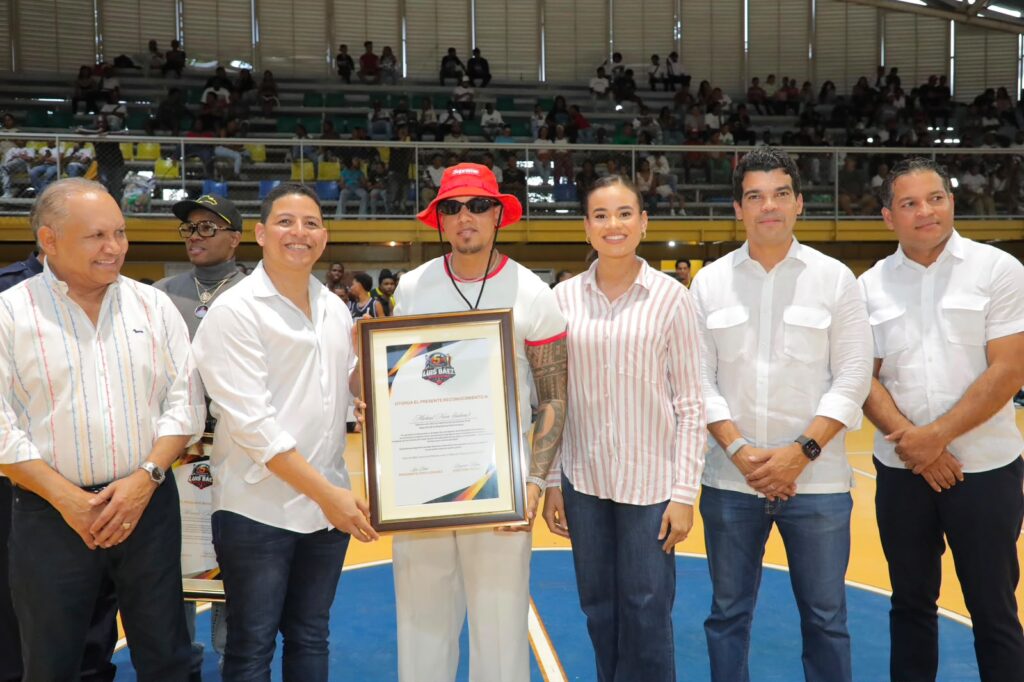 Peravia vive una histórica fiesta deportiva con la inauguración de la V Copa de Baloncesto Luis Báez - Noticias de hoy en República Dominicana | De Último Minuto