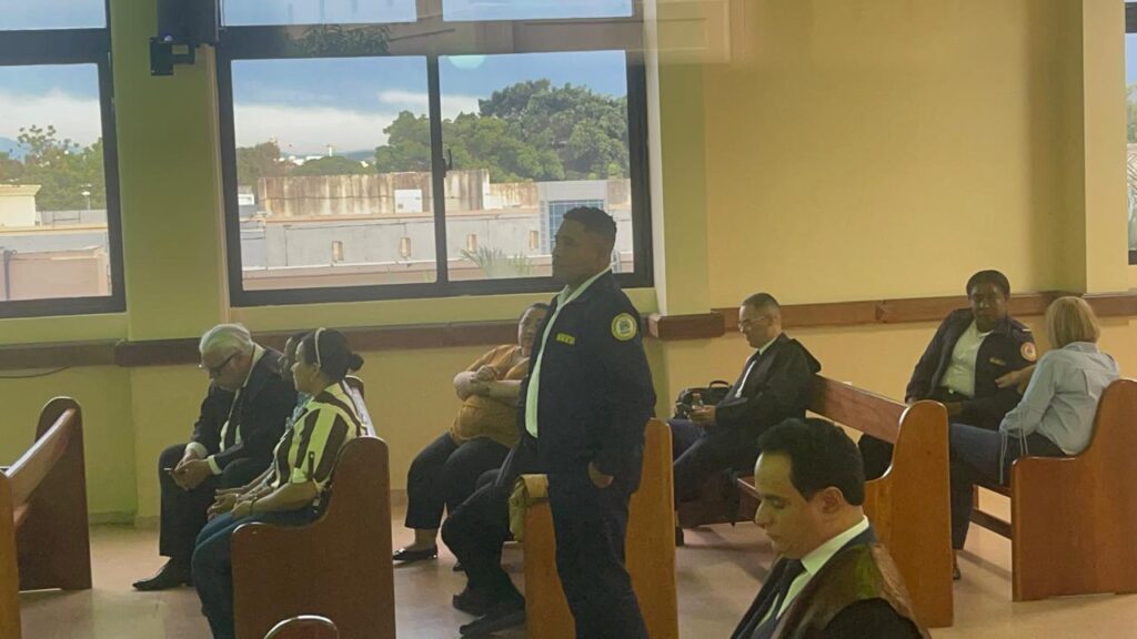 Jueza envía a prisión por 18 meses a Héctor Lora Cruceta y su esposa por presunto saqueo millonario de fondos destinados a pacientes con cáncer - Noticias de hoy en República Dominicana | De Último Minuto