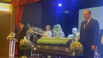 Alcalde de Santiago despide a Alex Bueno: “Vine a despedir a mi amigo” - Noticias de hoy en República Dominicana | De Último Minuto