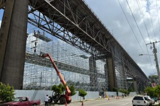 Residentes de Los Guandules destacan avances en rehabilitación del puente de la 17, pero comerciantes denuncian impacto económico por desalojos - Noticias de hoy en República Dominicana | De Último Minuto
