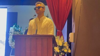 Carlos David rompe en llanto al despedir a Alex Bueno: “La música perdió a un gigante de la humildad” - Noticias de hoy en República Dominicana | De Último Minuto