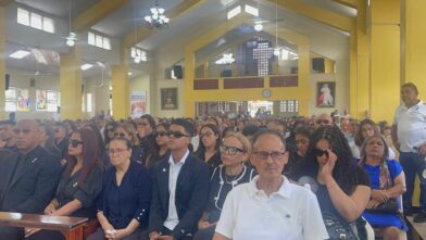 Sacerdote destaca la fe de Alex Bueno y encomienda su alma a Dios durante emotiva misa de cuerpo presente