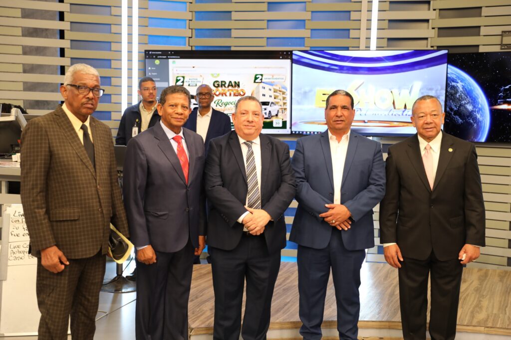 COOPNAMA celebra el Día del Maestro con la entrega de dos apartamentos y dos vehículos a sus asociados - Noticias de hoy en República Dominicana | De Último Minuto