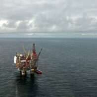 Petróleo cae más de 4 % y toca mínimo desde inicio de la guerra