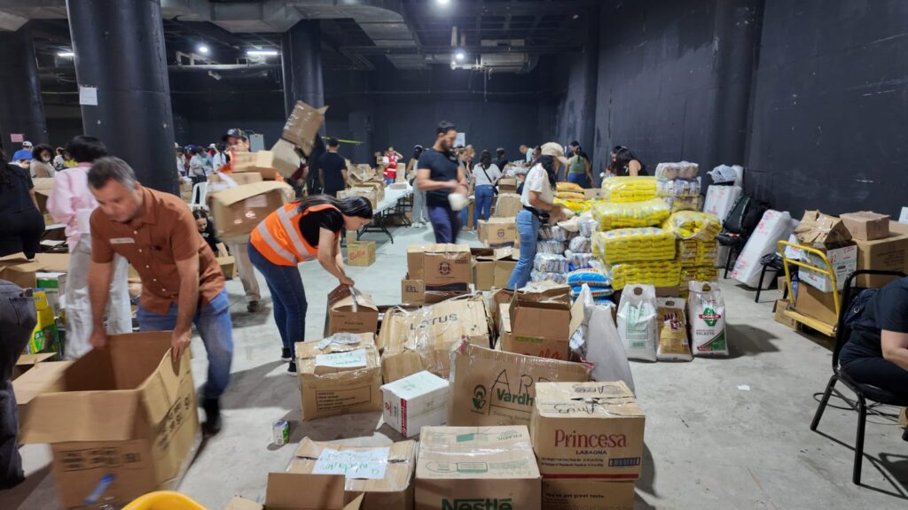 Centro de acopio de Sambil solicita insumos médicos, alimentos y apoyo para voluntarios - Noticias de hoy en República Dominicana | De Último Minuto