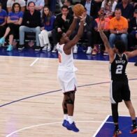 Knicks protagonizan remontada histórica ante los Spurs y quedan a un paso del campeonato de la NBA - Noticias de hoy en República Dominicana | De Último Minuto