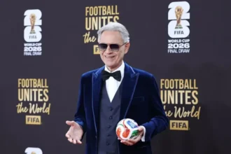 Andrea Bocelli, EJAE y David Guetta protagonizan un nuevo himno oficial de la Copa Mundial de Fútbol