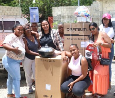 Realizan entrega de regalos y rifa para madres de Brisas de Villa Verde en Santo Domingo Oeste - Noticias de hoy en República Dominicana | De Último Minuto