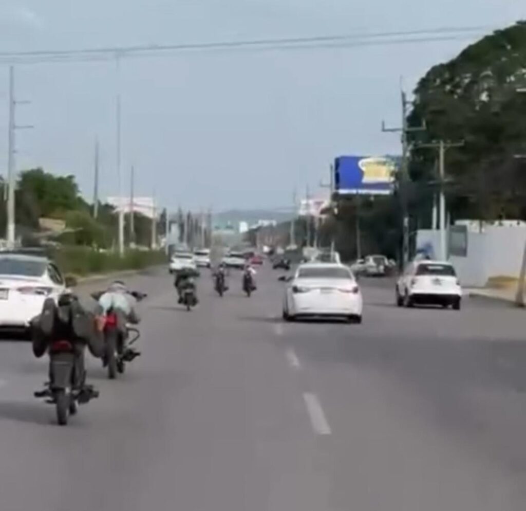 Carreras clandestinas desafían a las autoridades y vuelven a sembrar peligro en la autopista Duarte de Santiago - Noticias de hoy en República Dominicana | De Último Minuto