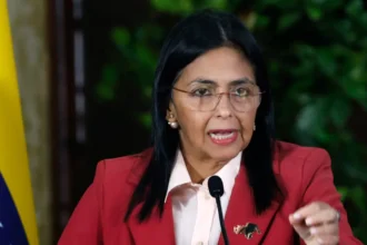 Rodríguez reconoce ayuda de Musk: internet gratuito por crisis venezolana