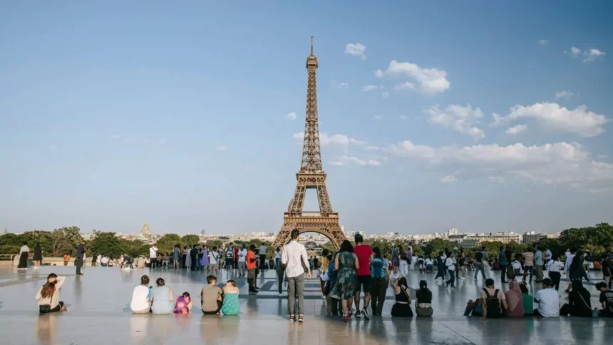 Casi 70,000 personas sin electricidad en Francia por una avería ligada al calor