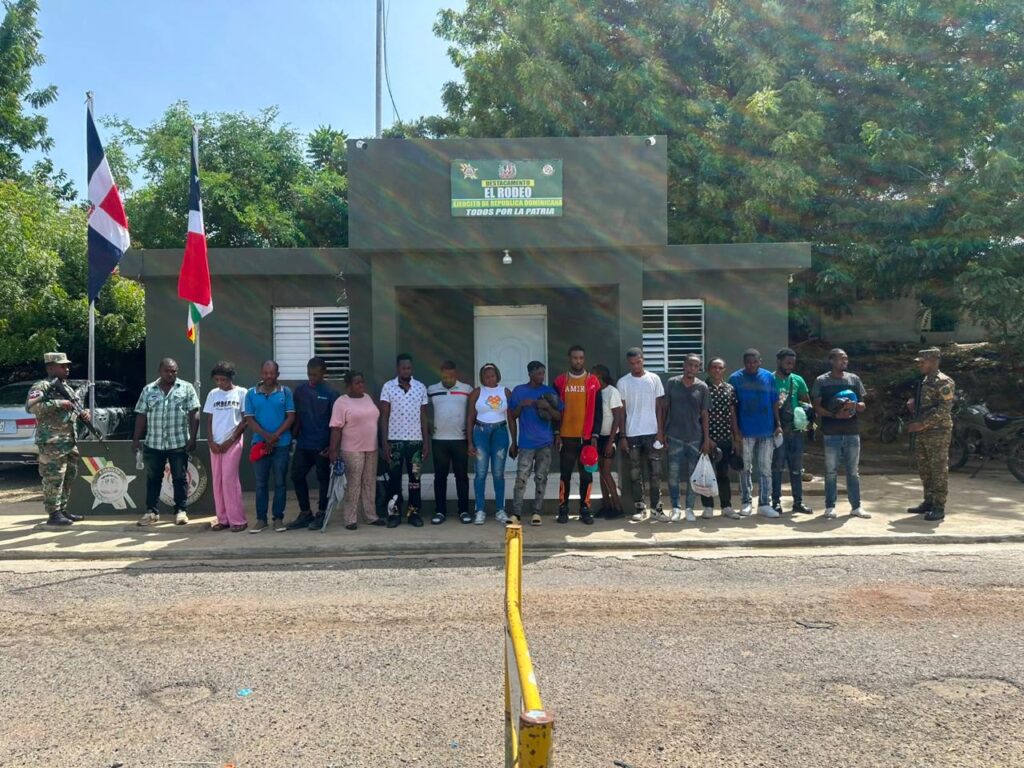 Patrullas del ERD interceptan a 88 migrantes indocumentados en operativos en Valverde, Dajabón y Montecristi - Noticias de hoy en República Dominicana | De Último Minuto