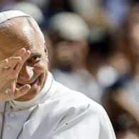El papa recibe un balón del Mundial de manos de los embajadores de México, EEUU y Canadá - Noticias de hoy en República Dominicana | De Último Minuto