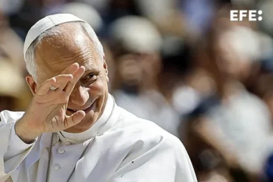 El papa recibe un balón del Mundial de manos de los embajadores de México, EEUU y Canadá - Noticias de hoy en República Dominicana | De Último Minuto