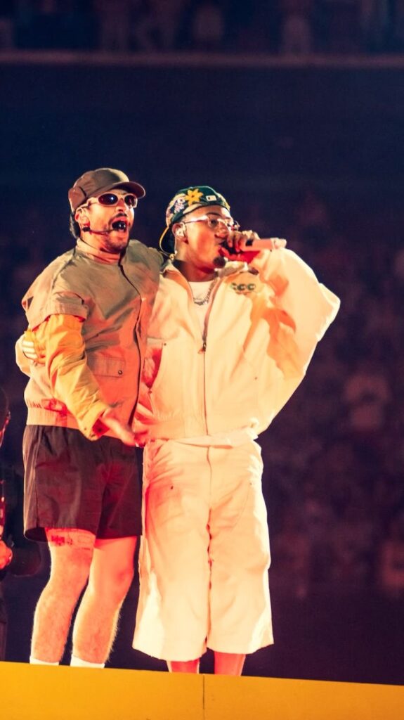 Myke Towers fue invitado por Bad Bunny a uno de sus diez conciertos en Madrid - Noticias de hoy en República Dominicana | De Último Minuto
