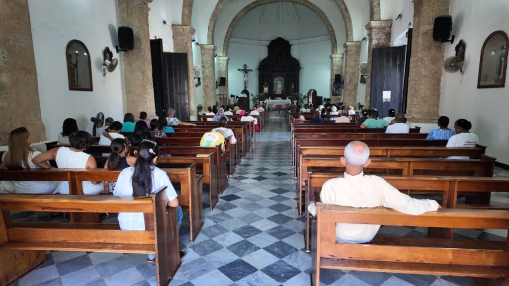 Cientos de fieles celebran Corpus Christi en templos de Santo Domingo - Noticias de hoy en República Dominicana | De Último Minuto
