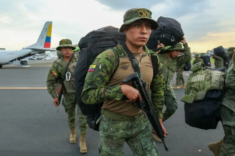 Ecuador despliega 13.000 militares en cuatro provincias para reforzar las operaciones contra el crimen