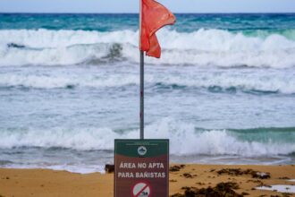 Gobierno de Puerto Rico pide "tranquilidad" por alerta de tsunami tras sismo en Venezuela