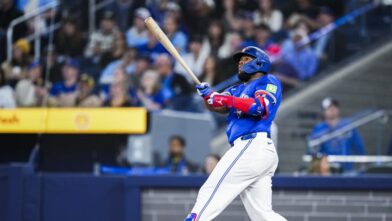 Vladimir Guerrero Jr. rompe larga sequía de poder y da señales de despertar con los Azulejos - Noticias de hoy en República Dominicana | De Último Minuto