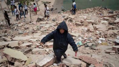 ONU estima hasta 50,000 desaparecidos tras seísmos en el norte de Venezuela