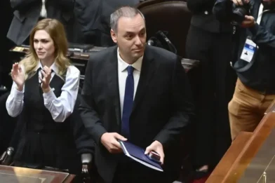 Adorni, el jefe del Gabinete argentino investigado, solicita ingresar a la amnistía fiscal