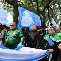 Seguidores de Cristina Fernández reclaman la libertad de su líder con un 'banderazo' - Noticias de hoy en República Dominicana | De Último Minuto