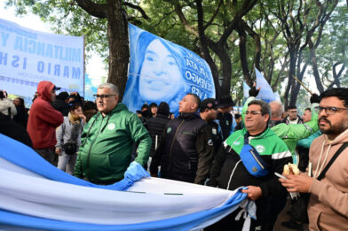 Seguidores de Cristina Fernández reclaman la libertad de su líder con un 'banderazo' - Noticias de hoy en República Dominicana | De Último Minuto