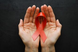 República Dominicana registra 682 niños y adolescentes viviendo con VIH, según informe del SNS