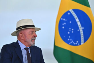 Lula rompe el empate técnico y aventaja a Flávio Bolsonaro en una eventual segunda vuelta