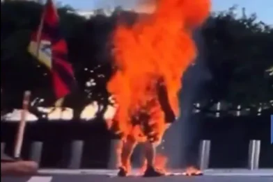 Muere un hombre tras prenderse fuego frente a sede de la ONU en Nueva York
