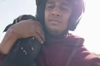 Un tribunal marroquí condena a un polémico youtuber a ocho meses de prisión por cocinar a un perro callejero