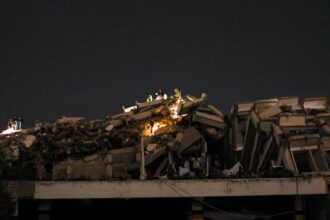 Las familias exigen ayuda del Estado para la recuperación de los cuerpos de las víctimas del doble terremoto en Venezuela
