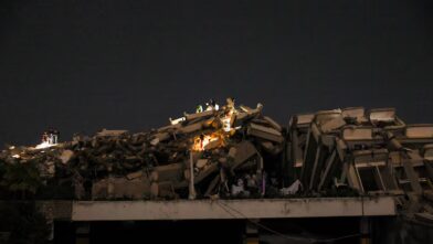 Las familias exigen ayuda del Estado para la recuperación de los cuerpos de las víctimas del doble terremoto en Venezuela
