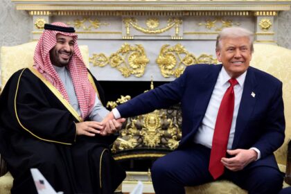 Estados Unidos firmó con Arabia Saudita un acuerdo nuclear que abre la puerta al enriquecimiento de uranio