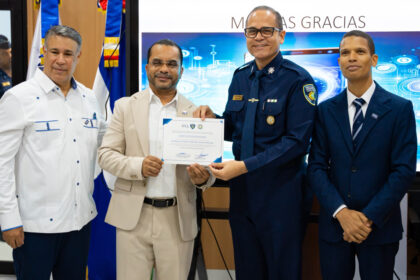 ITLA entrega primera certificación en inteligencia artificial al alto mando de la Policía Nacional