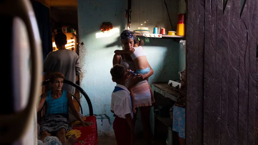 La crisis en Cuba a través de una familia que sobrevive con 60 dólares al mes