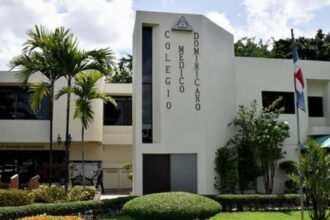 Médicos inician paro nacional de 24 horas en rechazo al arresto de cirujano en La Vega