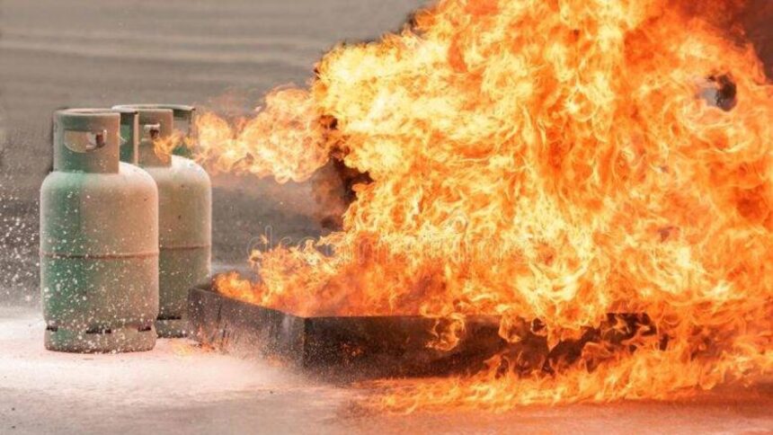 Explosión de tanque de gas deja cinco heridos en negocio de comida de Los Guaricanos