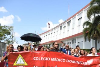 Poder Ejecutivo propone modificar artículo del Código Penal impugnado por el Colegio Médico