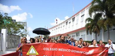 Poder Ejecutivo propone modificar artículo del Código Penal impugnado por el Colegio Médico