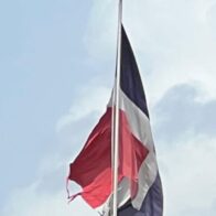 UASD ofrece disculpas por el deterioro de la Bandera Nacional y anuncia su reemplazo