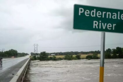 Fuertes inundaciones en Texas obligan al rescate de decenas de personas tras intensas lluvias