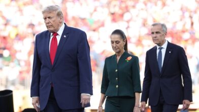 Trump le impone un arancel adicional de 50 % a su vecino