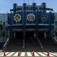 Arrestan a dos policías y dos civiles con 10 paquetes de presunta cocaína en Santo Domingo Este