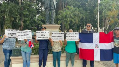 Ciudadanos protestan en Santiago contra proyecto de “ley mordaza”