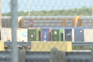 Acusan a 11 personas por la muerte de siete migrantes, entre ellos tres hondureños, en un contenedor en Texas