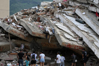 Aumenta a 3,899 la cifra de muertos por los terremotos en Venezuela