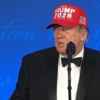 Trump bromea en la Cena de Corresponsales con presentarse a las elecciones de 2028