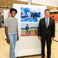 Marileidy Paulino recorre exposición fotográfica que rinde homenaje a su trayectoria  